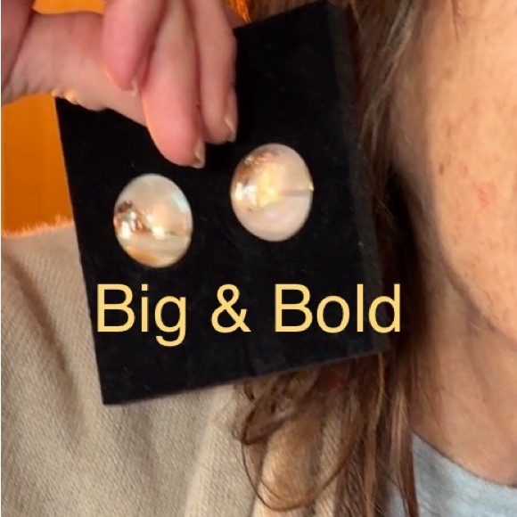 🔥NIB🎁BURBERRY BOLD GOLD Double sided Acrylic Sphere/Marble Earrings! Very RARE! - Picture 4 of 14